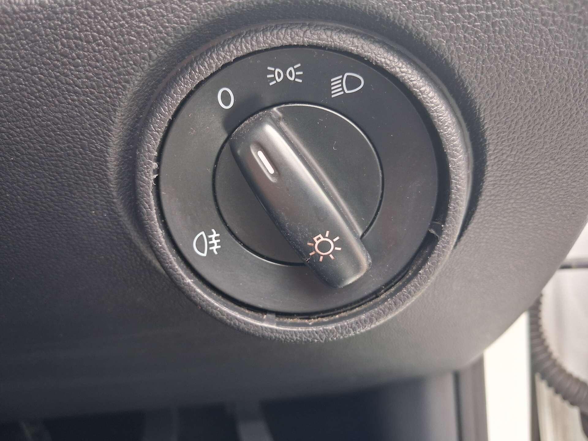 Volkswagen up! view 38