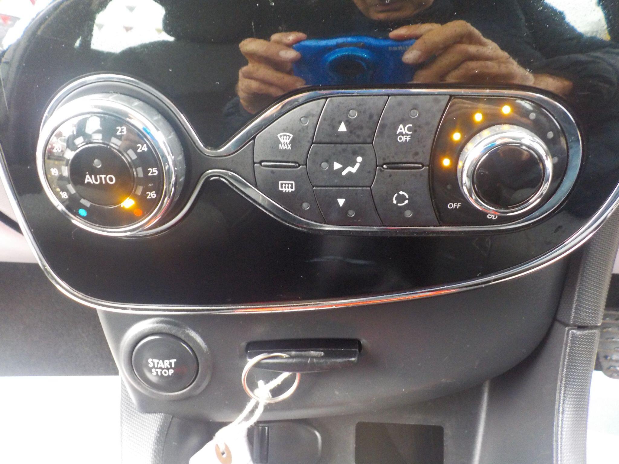 Renault Clio 0.9 TCe Dynamique S MediaNav Euro 5 (s/s) 5dr