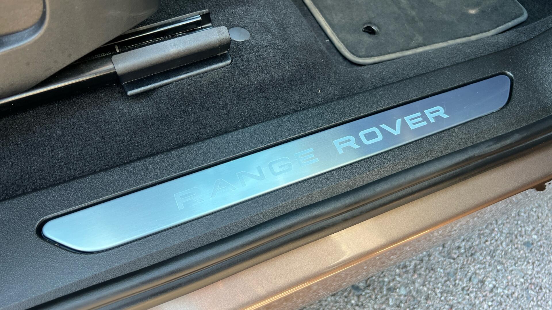 Land Rover Range Rover Evoque view 25