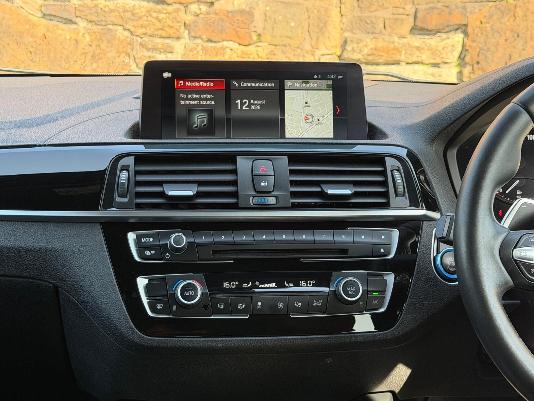 BMW 1 Series view 28