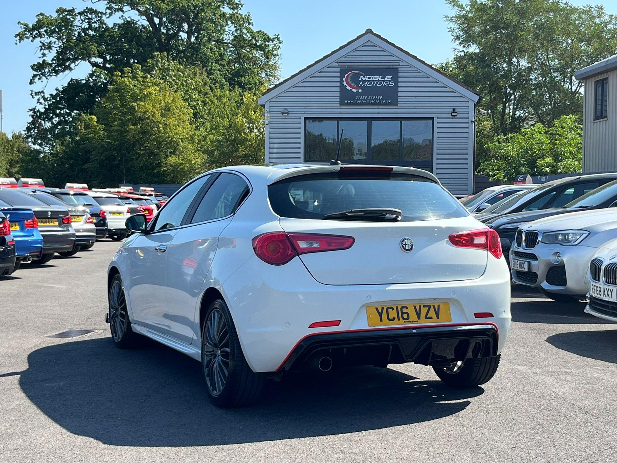 Alfa Romeo Giulietta view 5