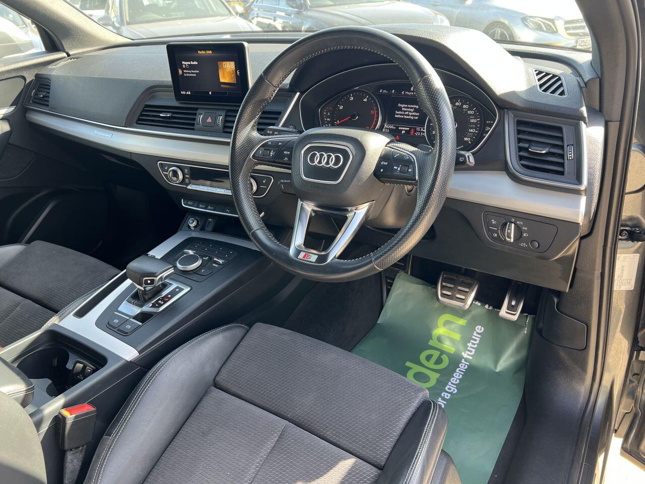 Audi Q5 view 16