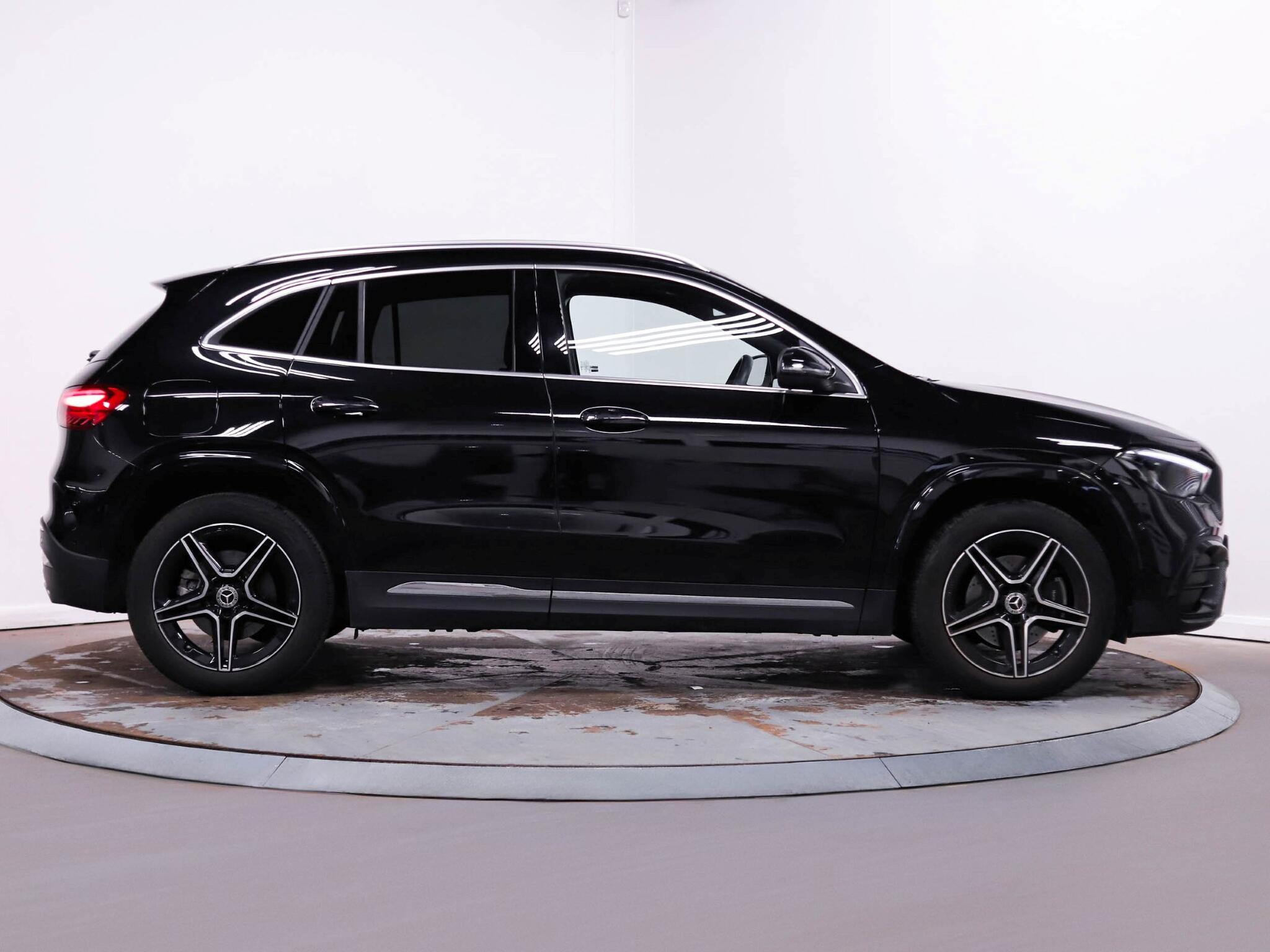 Mercedes-Benz Gla view 21