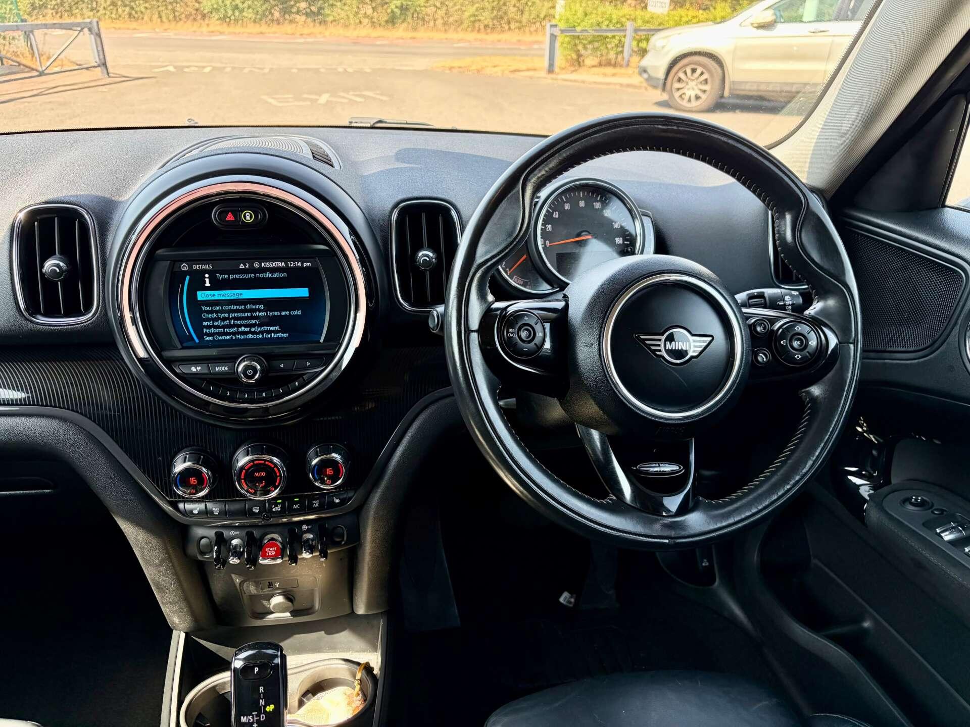 Mini Countryman view 2
