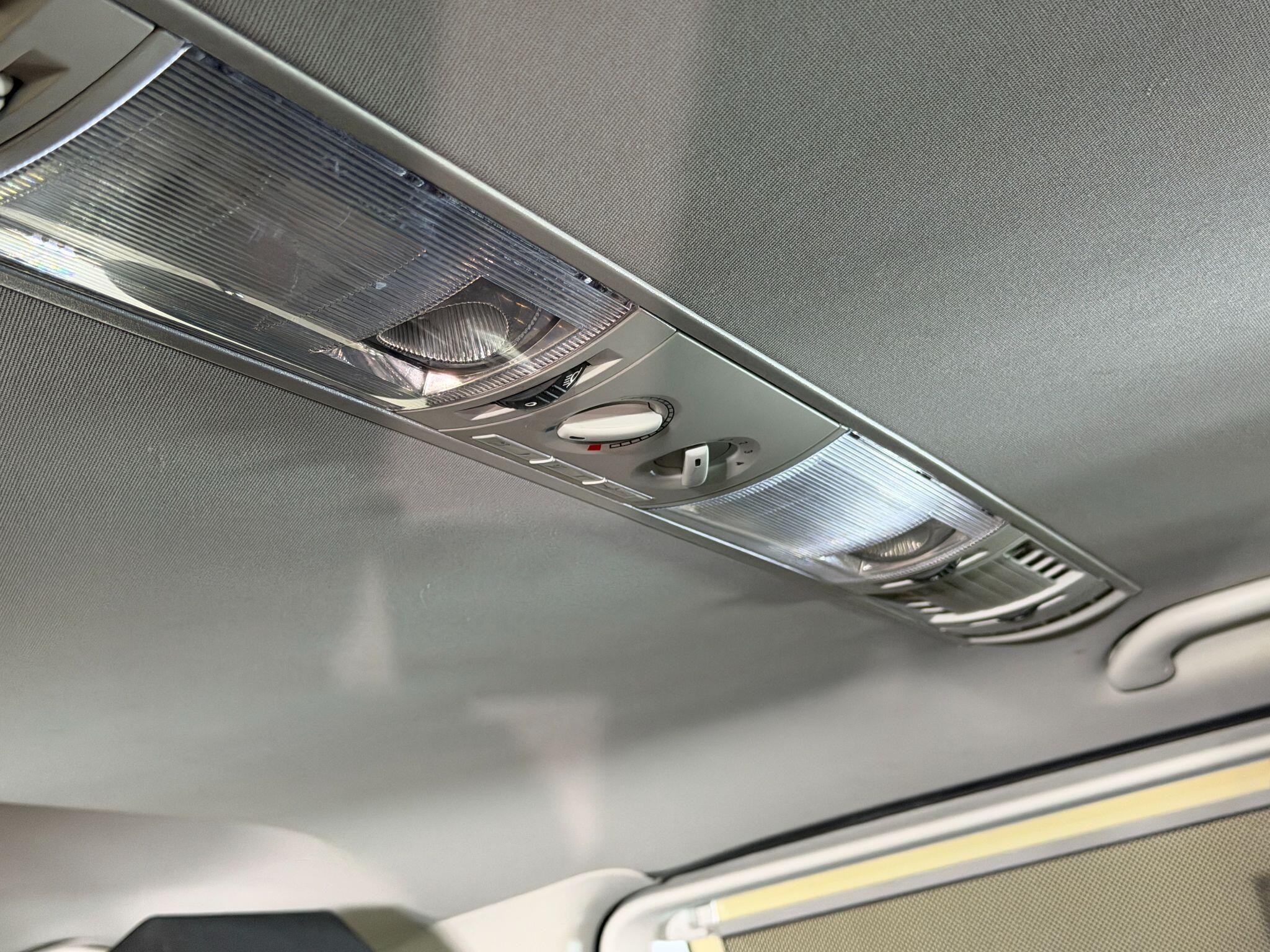 Volkswagen Transporter view 22
