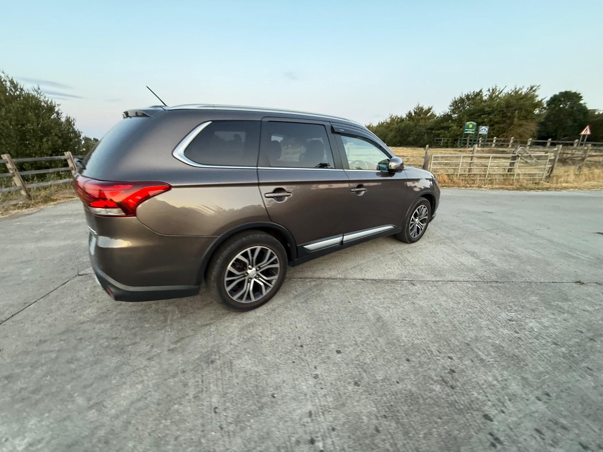 Mitsubishi Outlander 2.2 DI-D GX3 SUV 5dr Diesel Manual 4WD Euro 6 (s/s) (147 ps) — photo 44 of 90