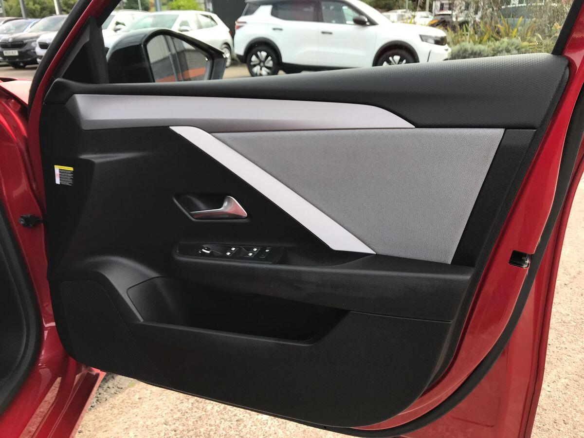 Vauxhall Astra view 16