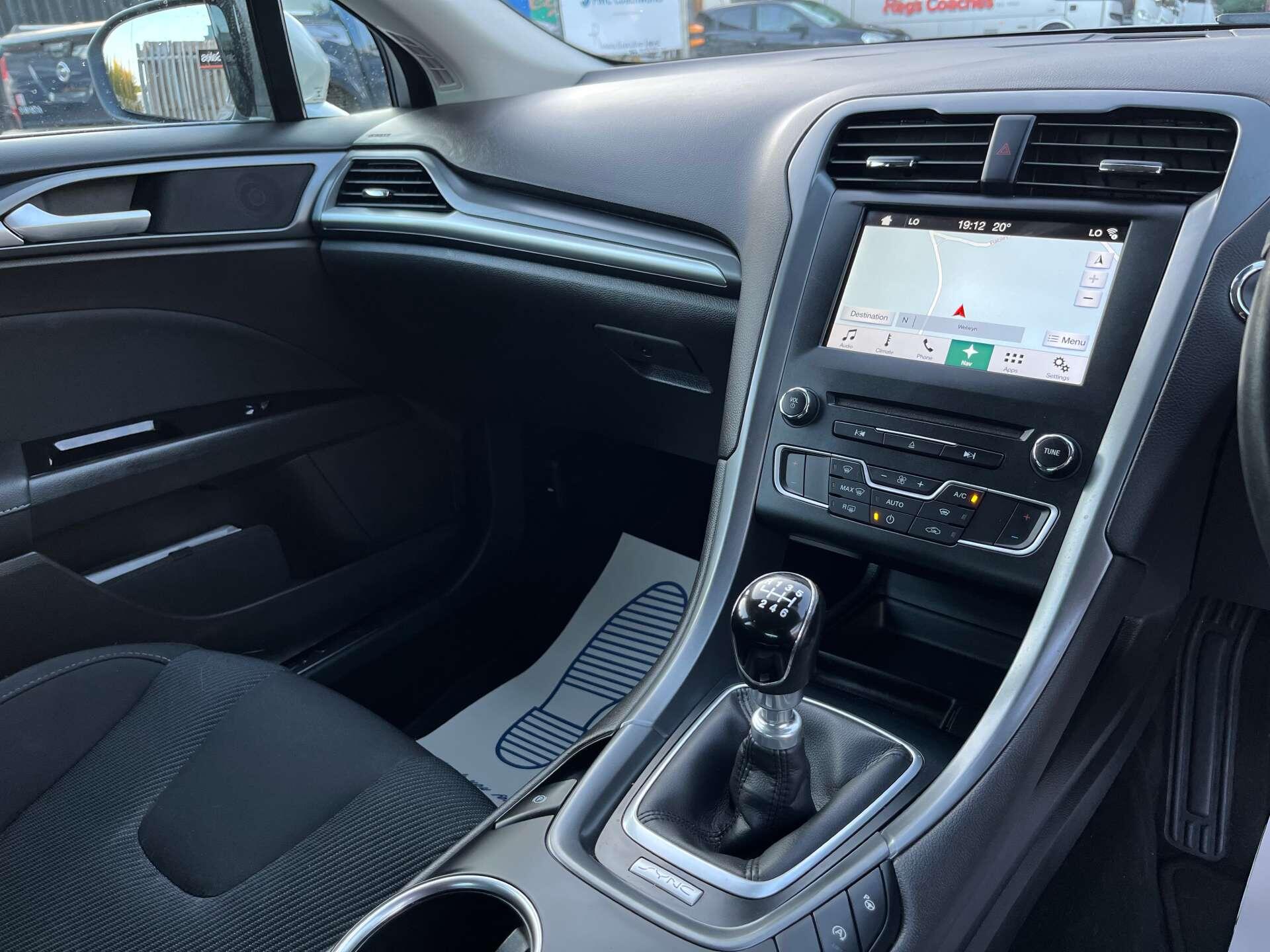 Ford Mondeo view 47