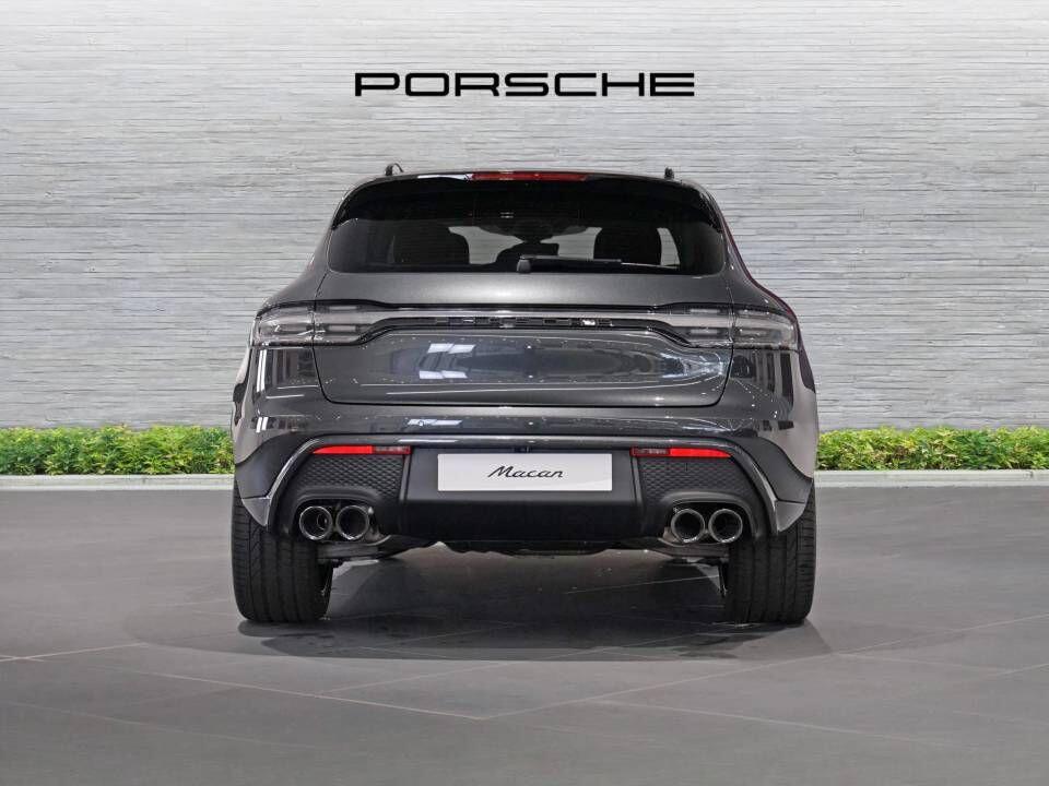 Porsche Macan view 4