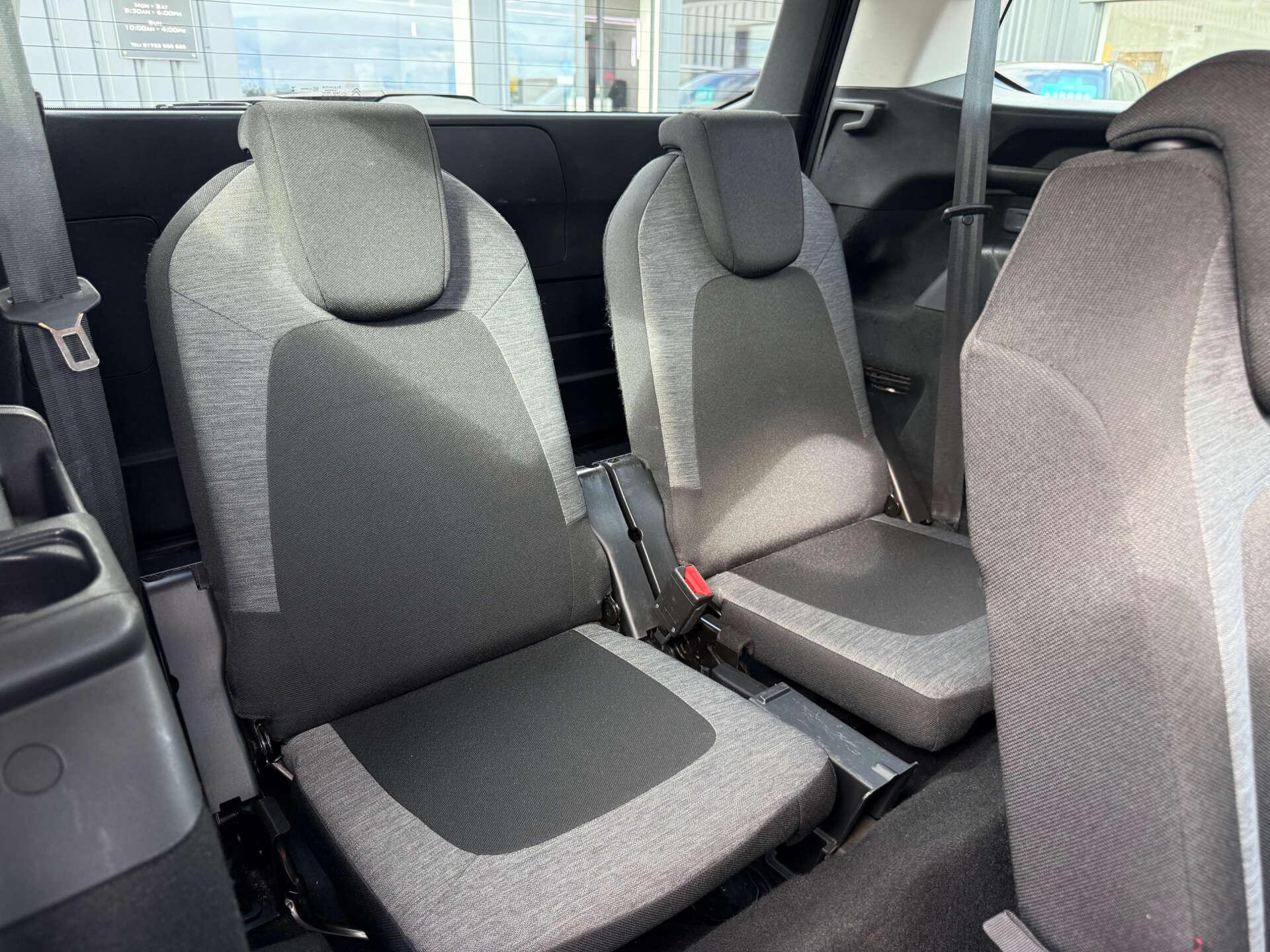 Citroen Grand C4 Picasso view 66