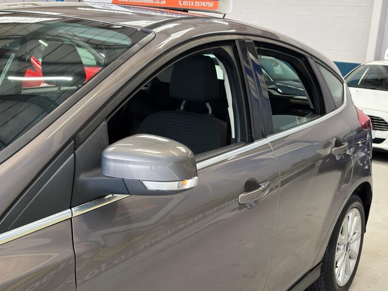 Ford Focus view 46