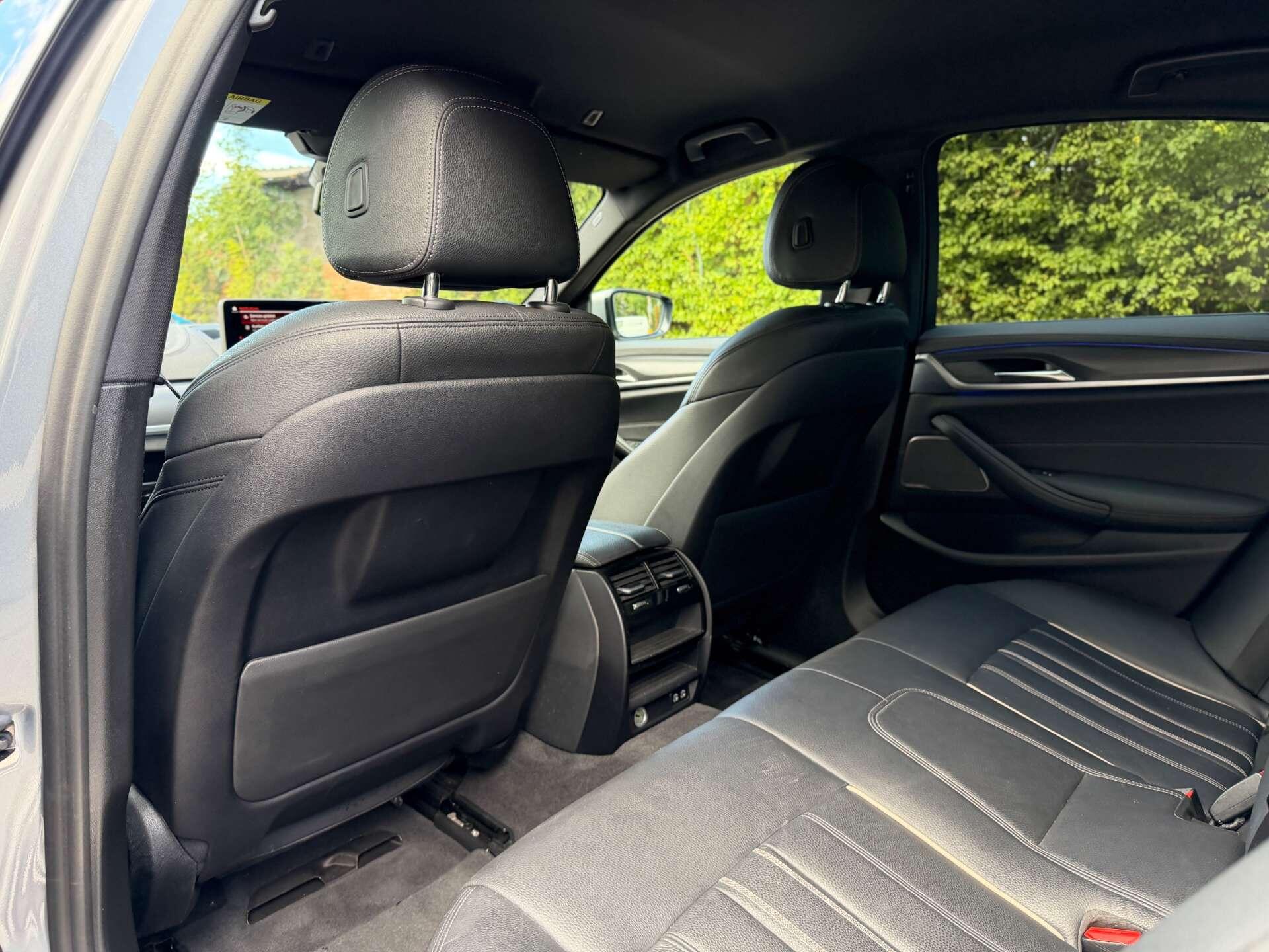 BMW 5 Series view 33