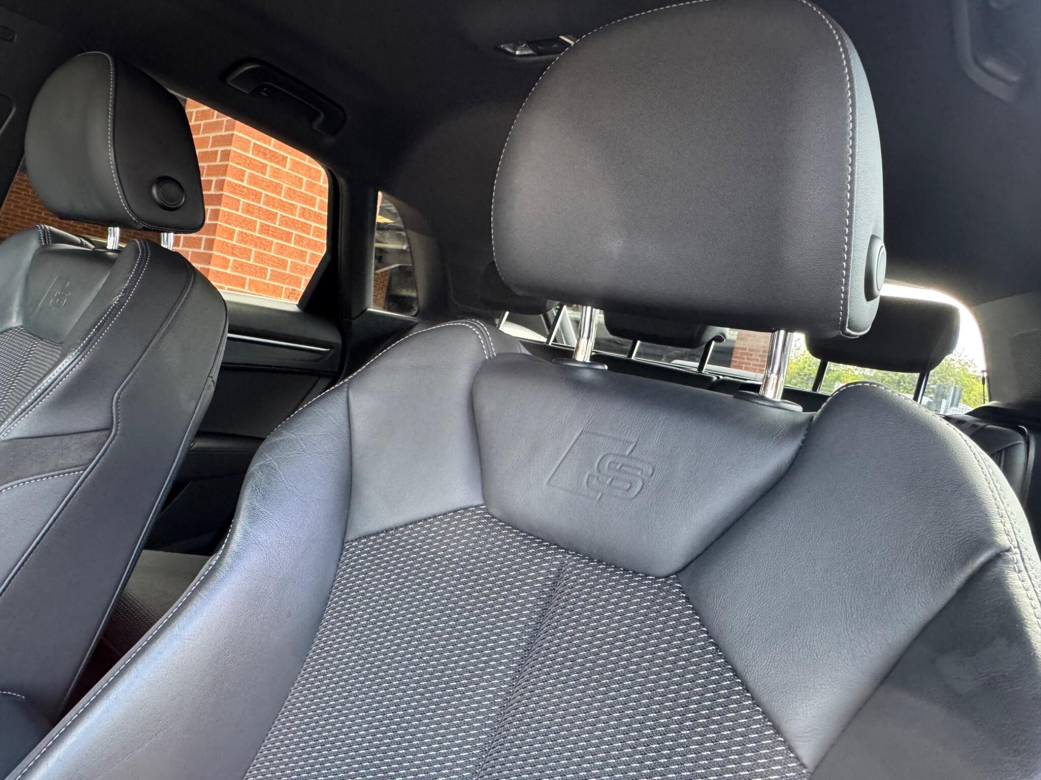 Audi Q3 view 8