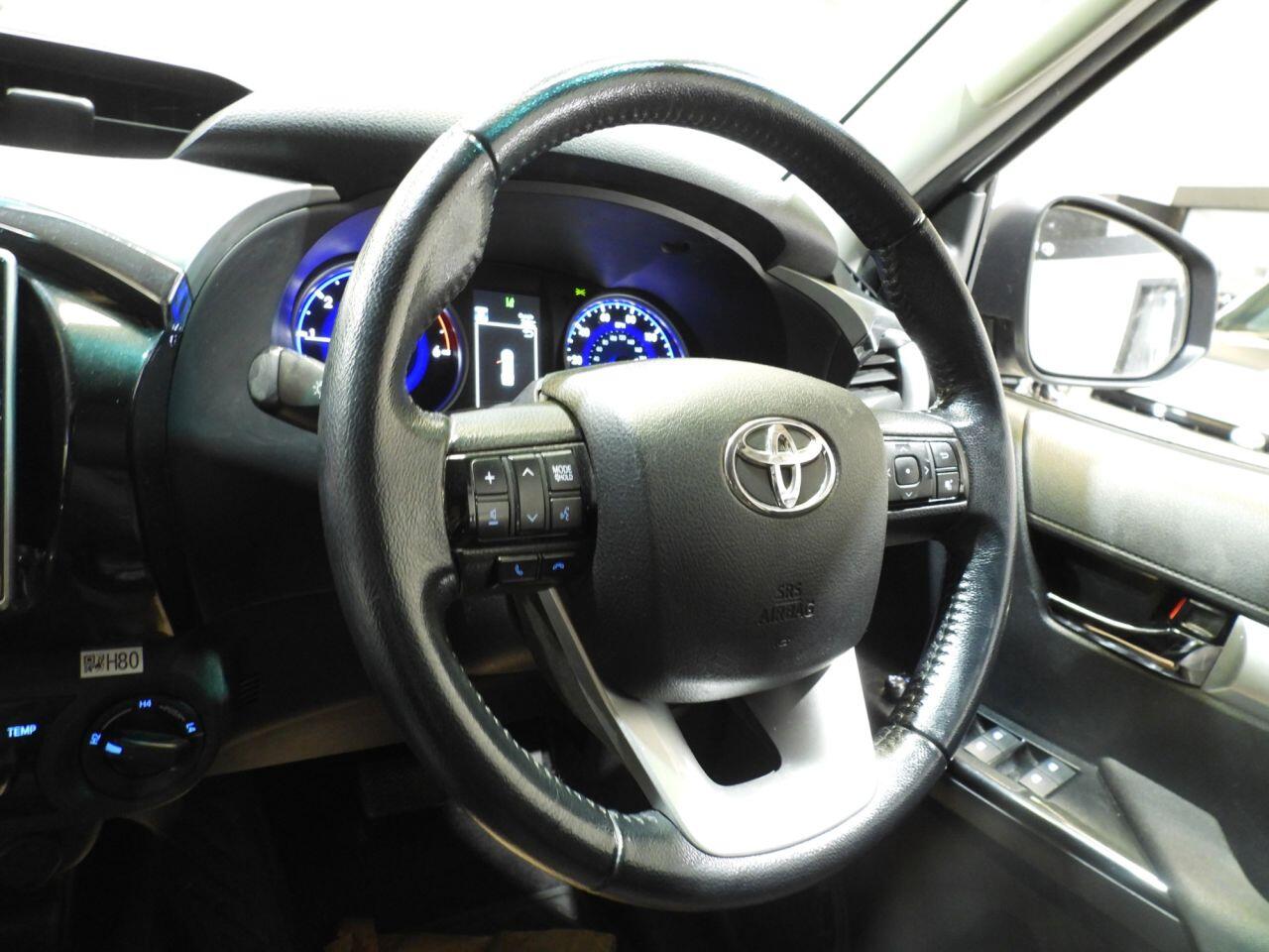 Toyota Hilux view 37