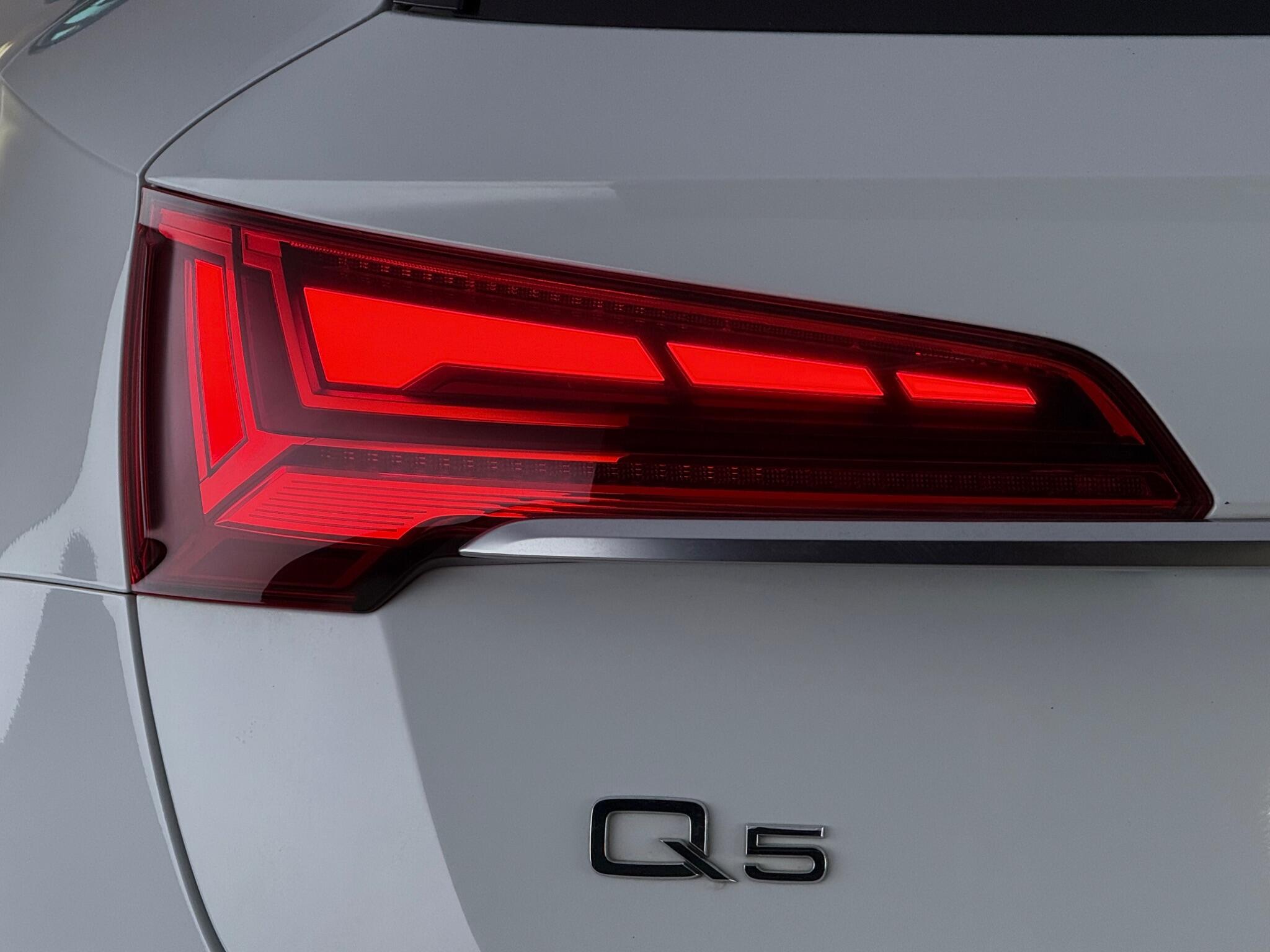 Audi Q5 view 12