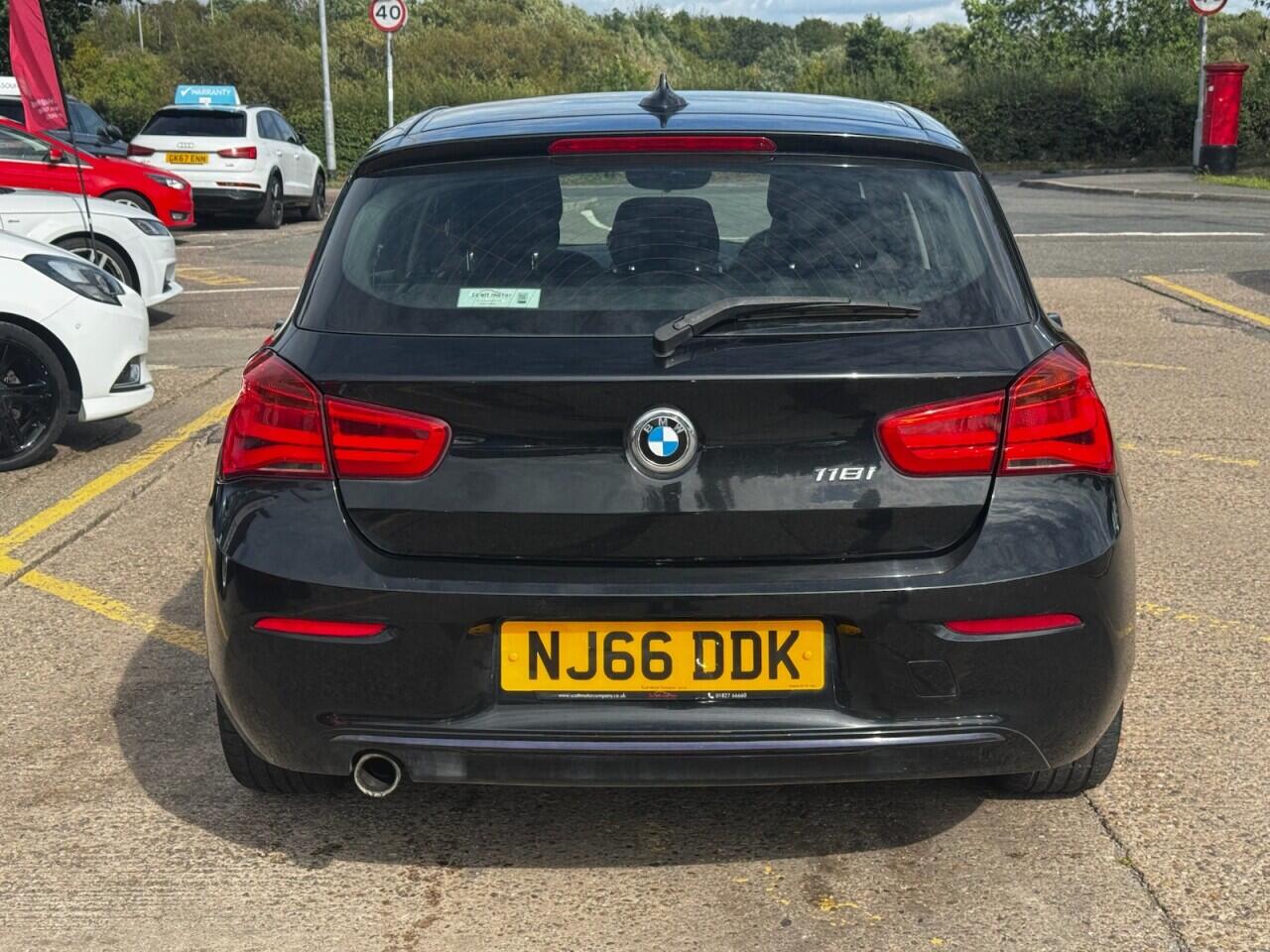 BMW 1 Series view 14