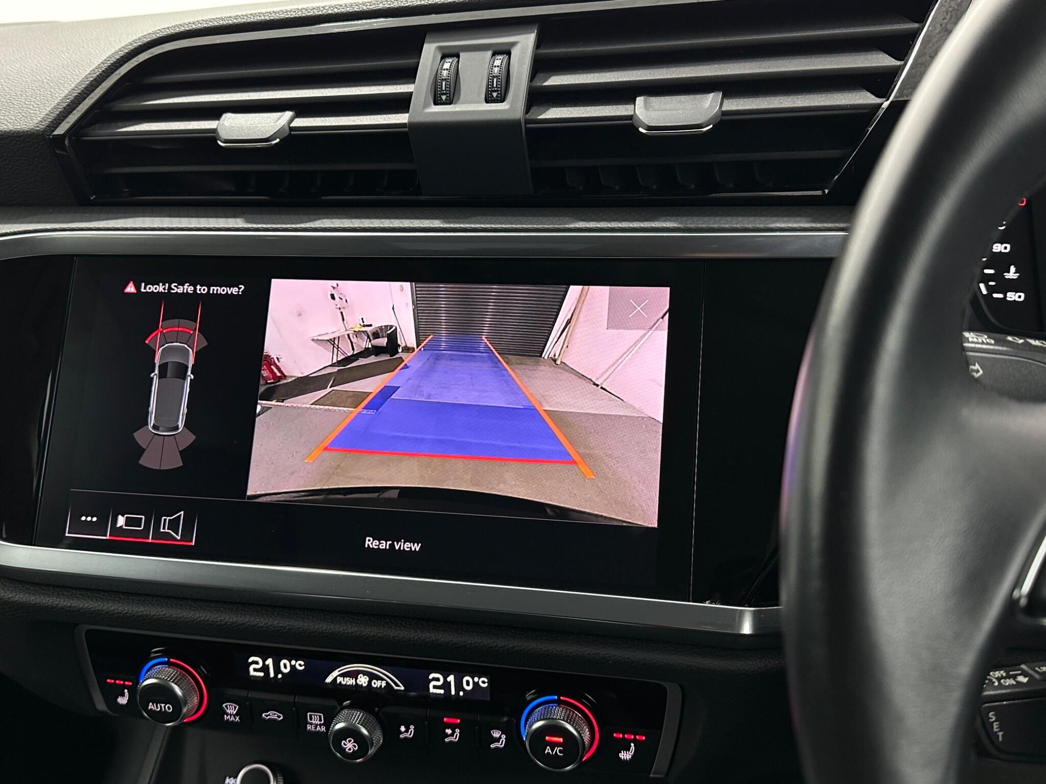 Audi Q3 view 23