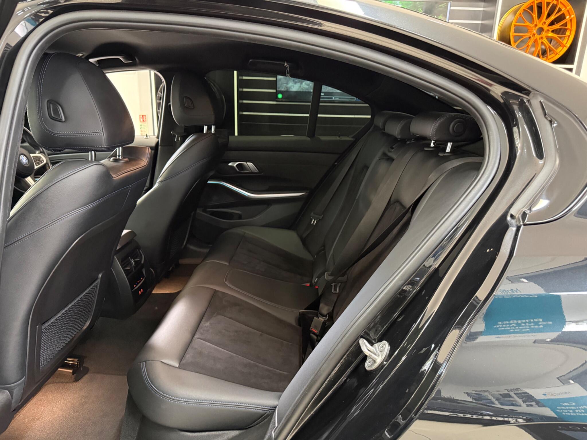 BMW 3 Series view 32