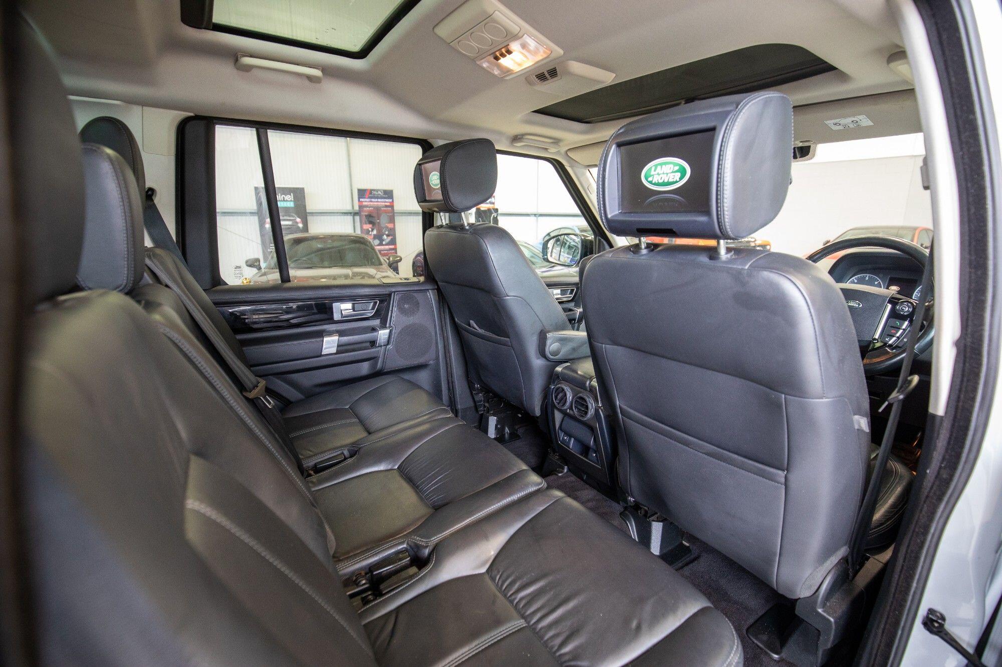 Land Rover Discovery view 13