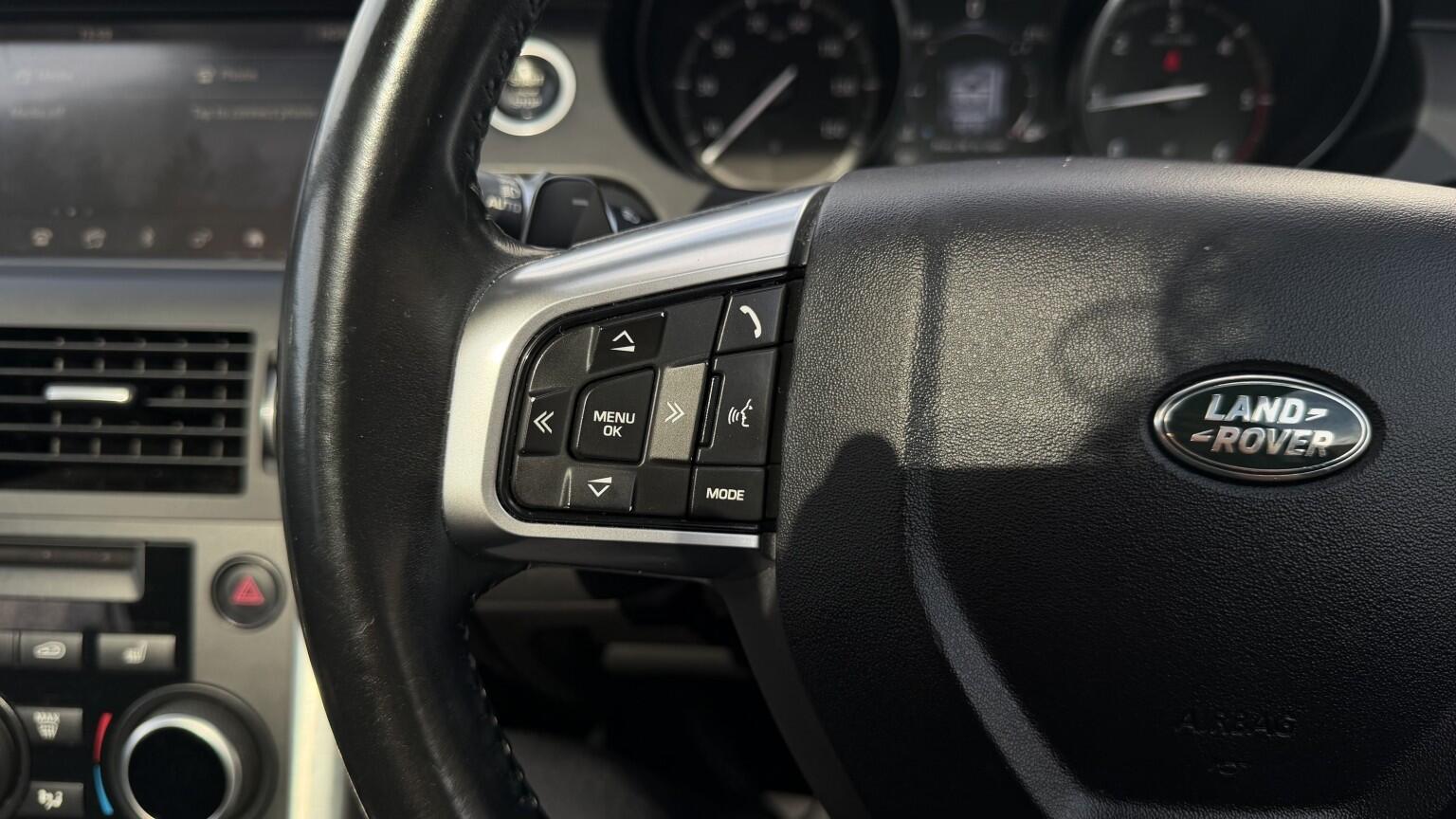 Land Rover Discovery Sport view 30