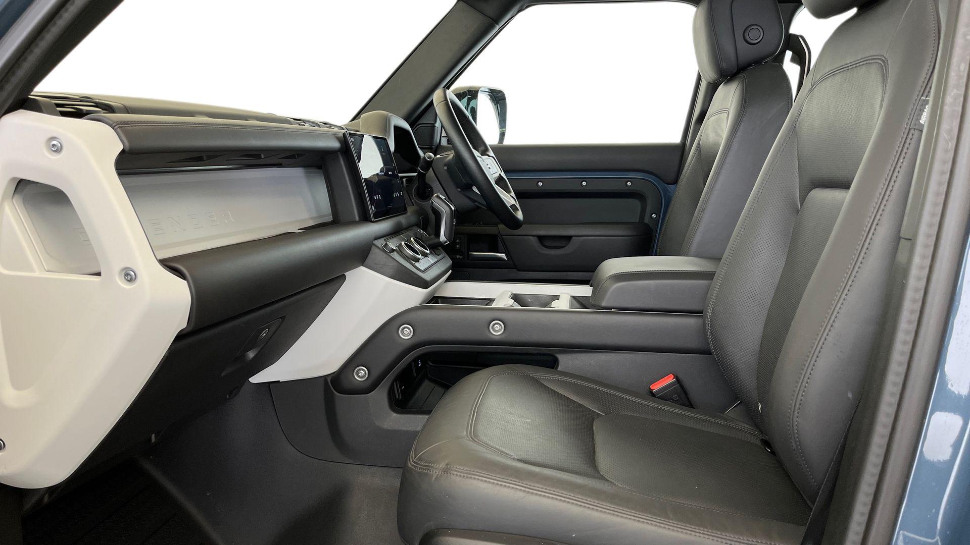 Land Rover Defender view 3