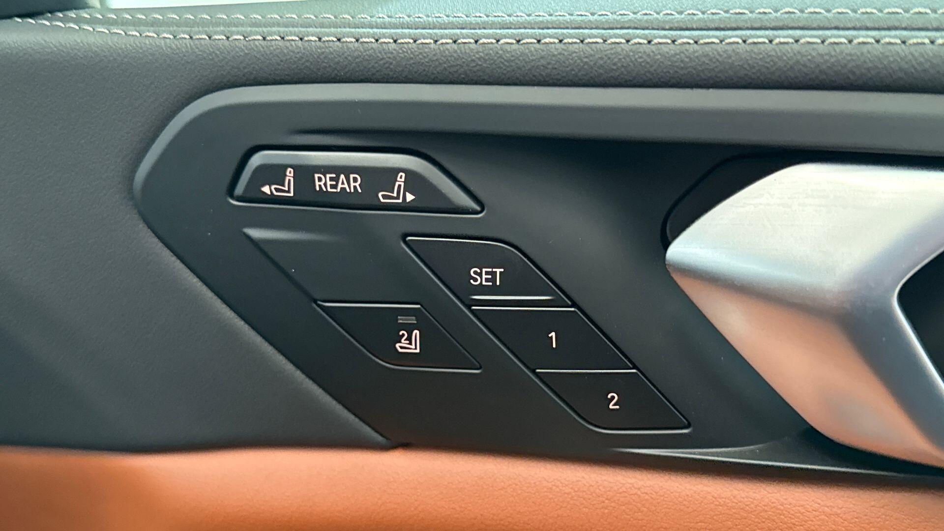 BMW X7 view 25
