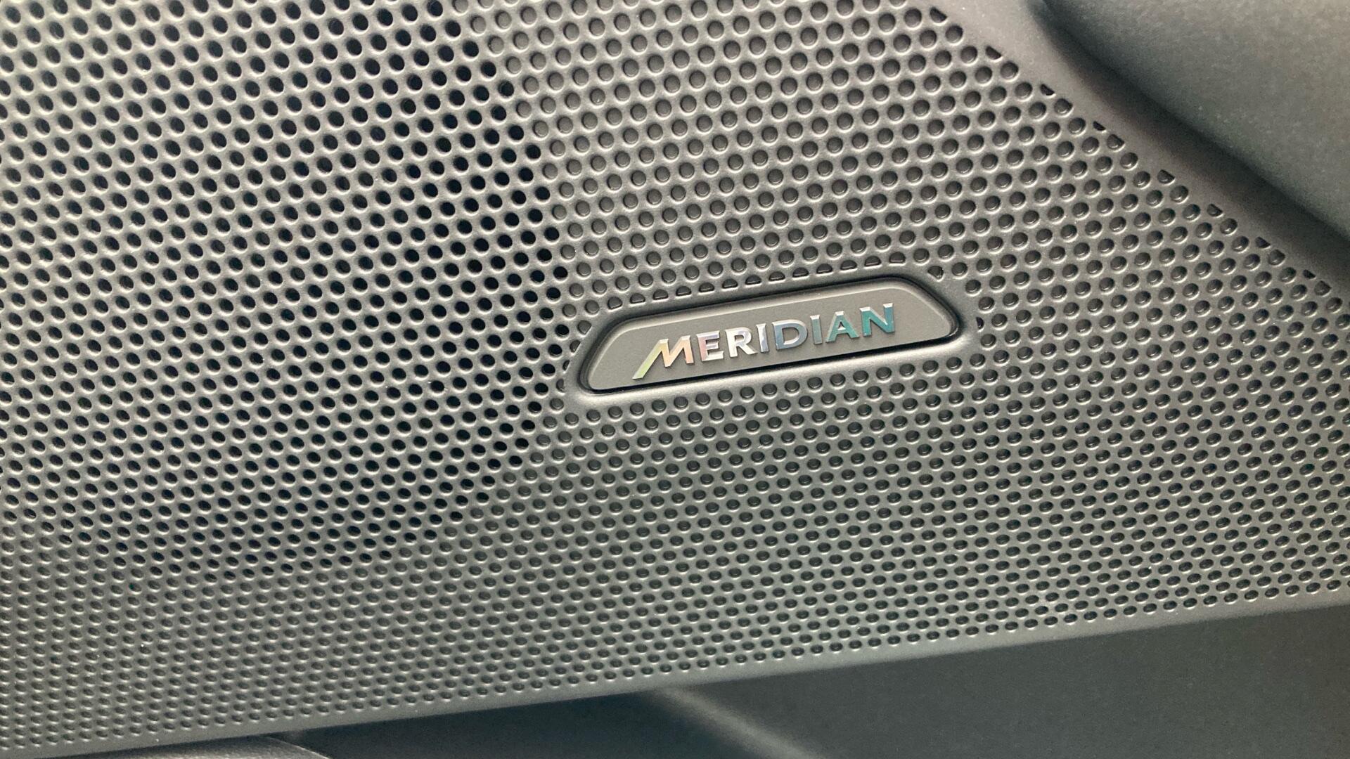 Land Rover Range Rover Velar view 37