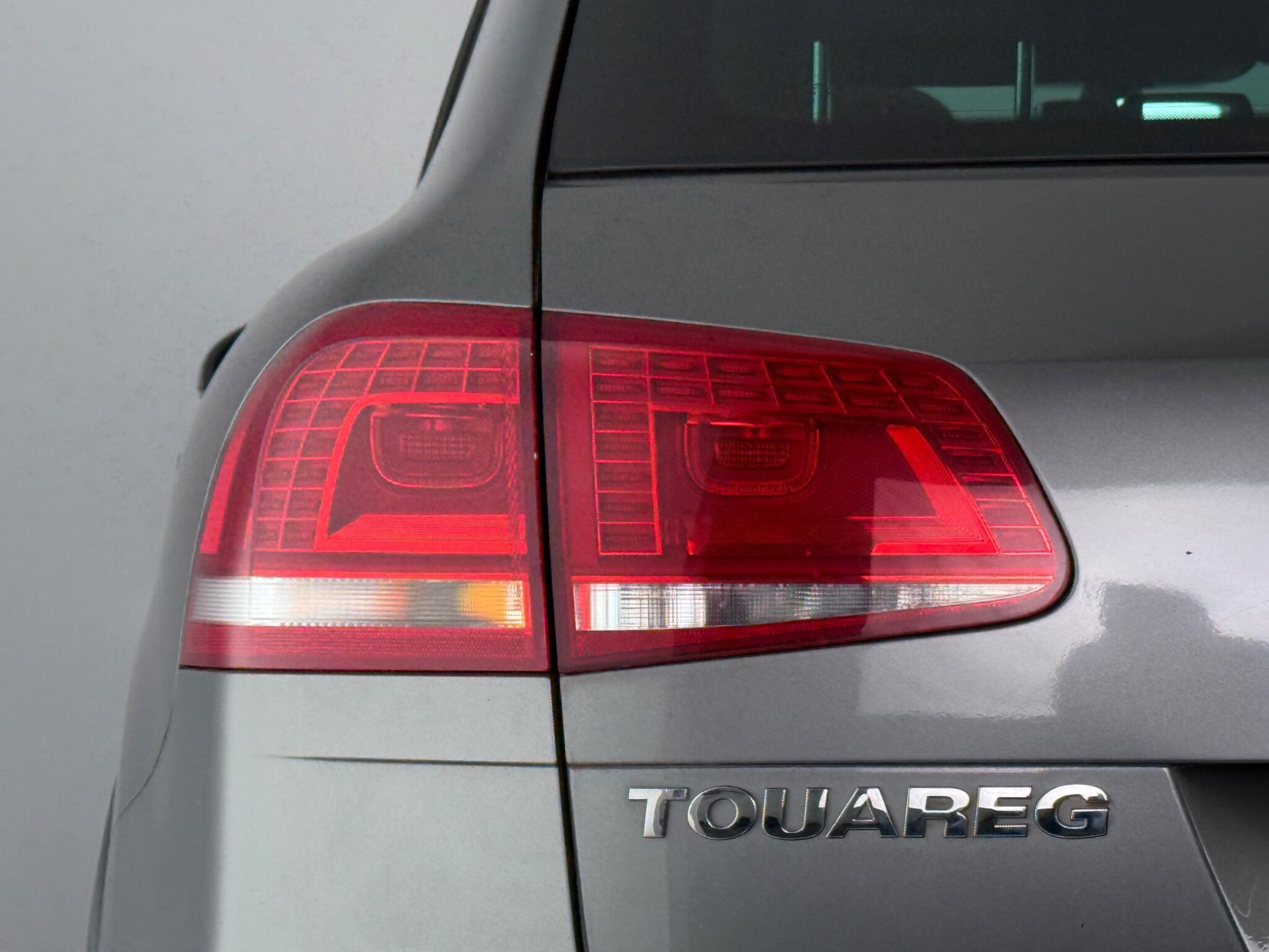Volkswagen Touareg view 12