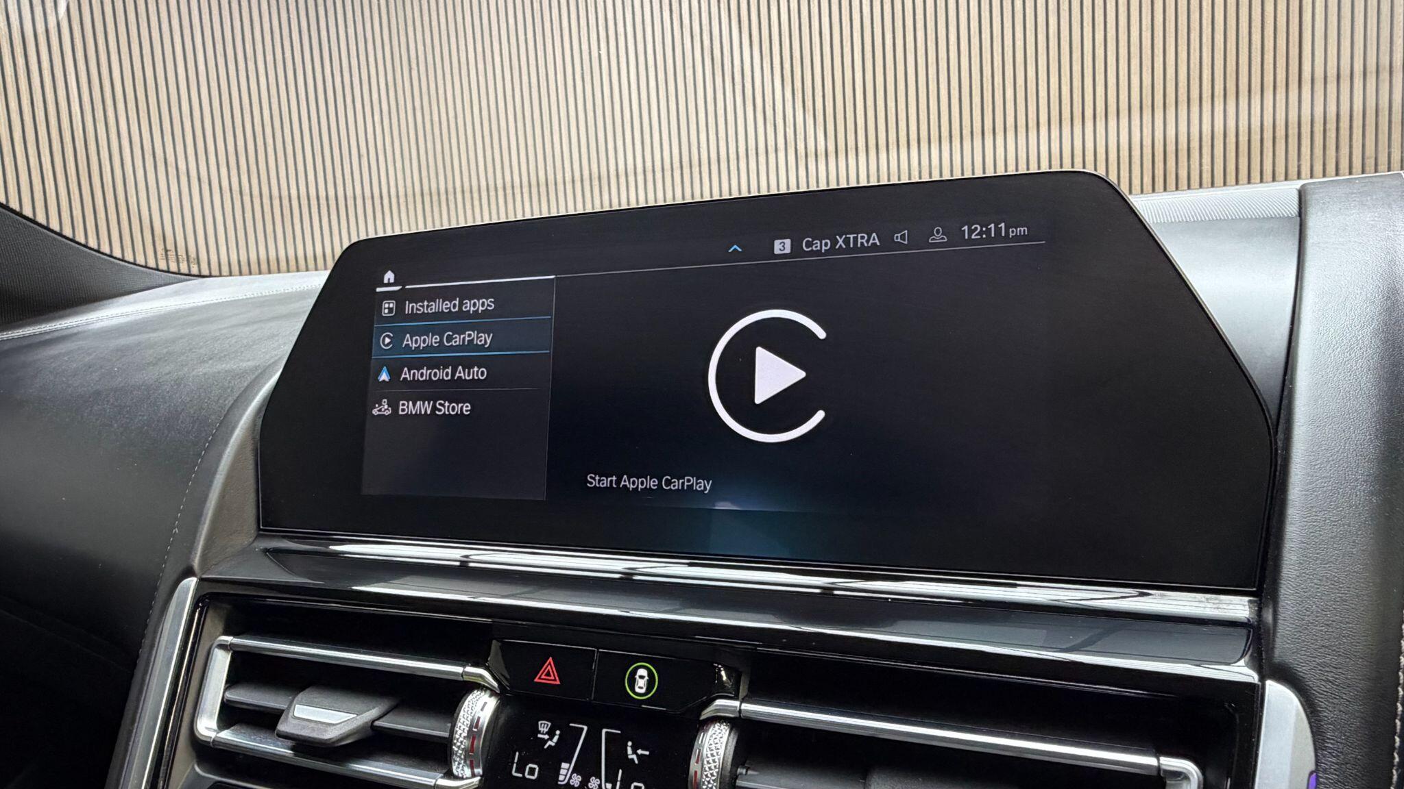BMW 8 Series view 28