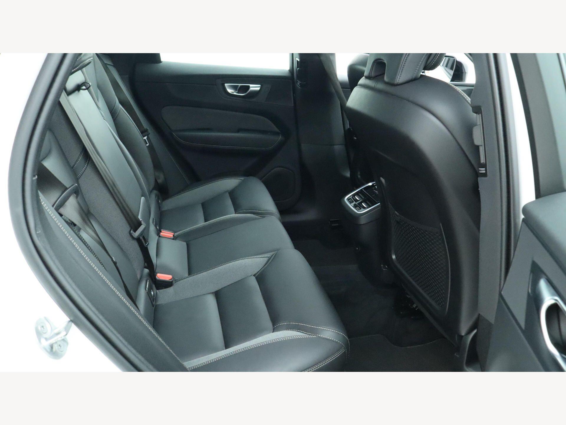 Volvo XC60 view 9