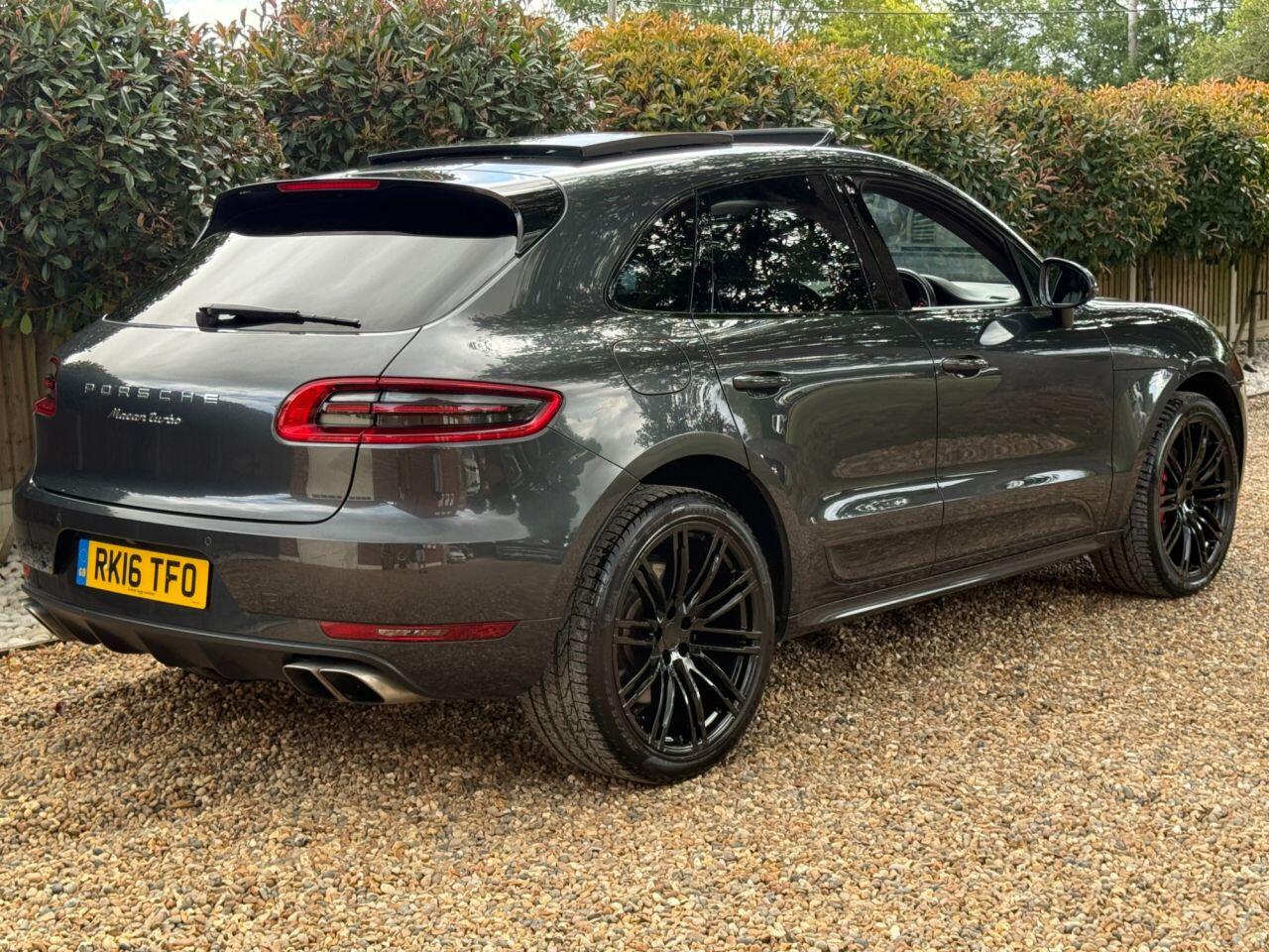 Porsche Macan view 22