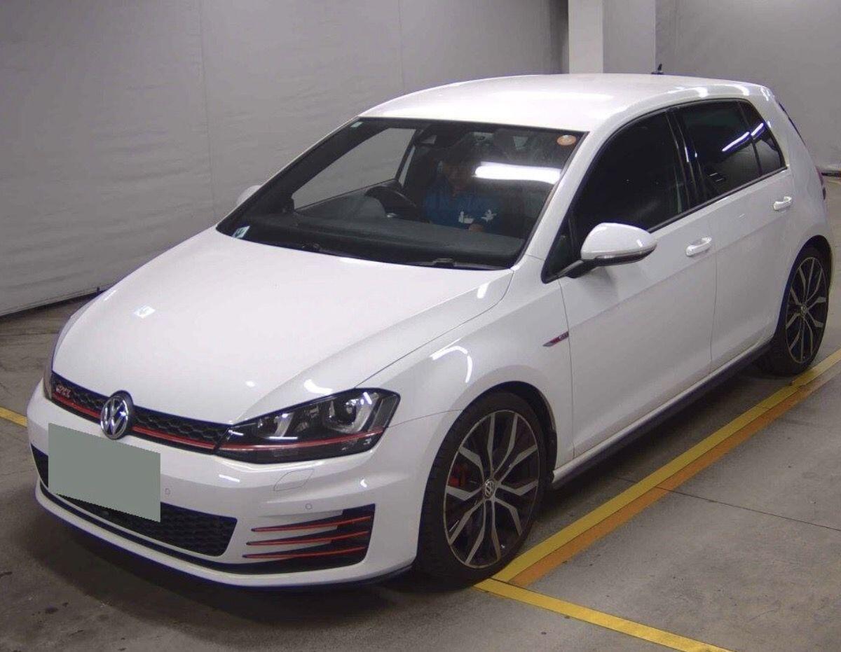 Volkswagen Golf view 2