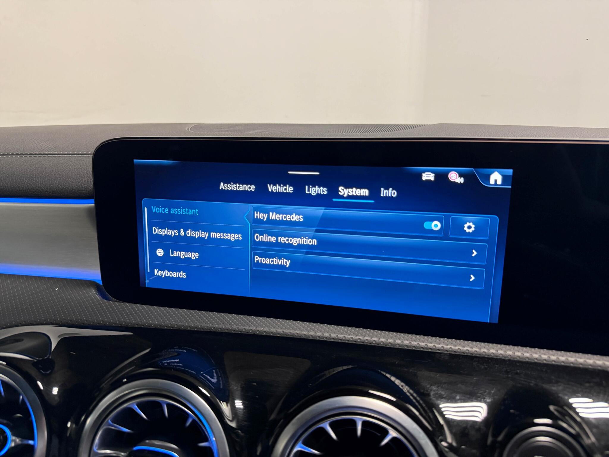 Mercedes-Benz Cla view 51