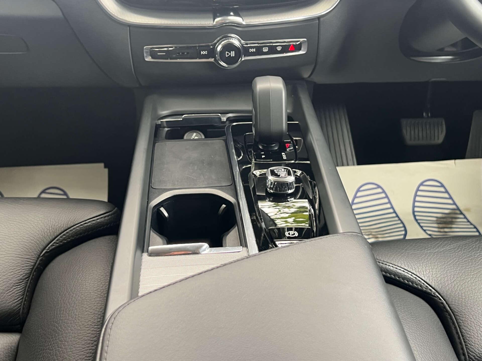Volvo XC60 view 40