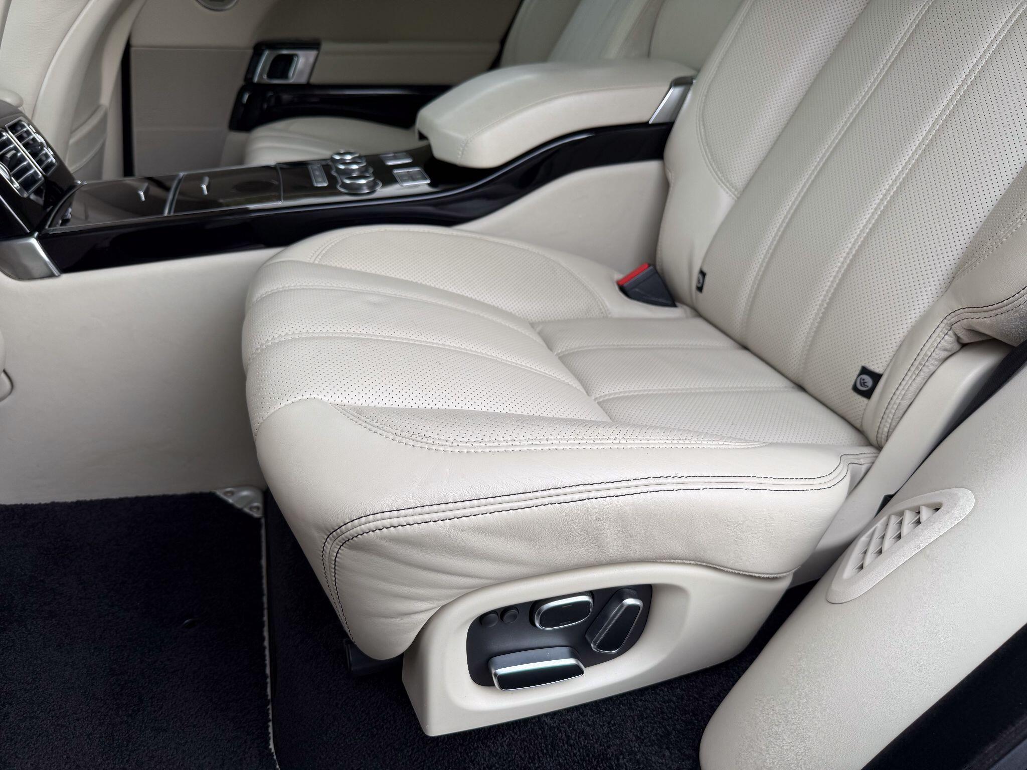 Land Rover Range Rover view 23