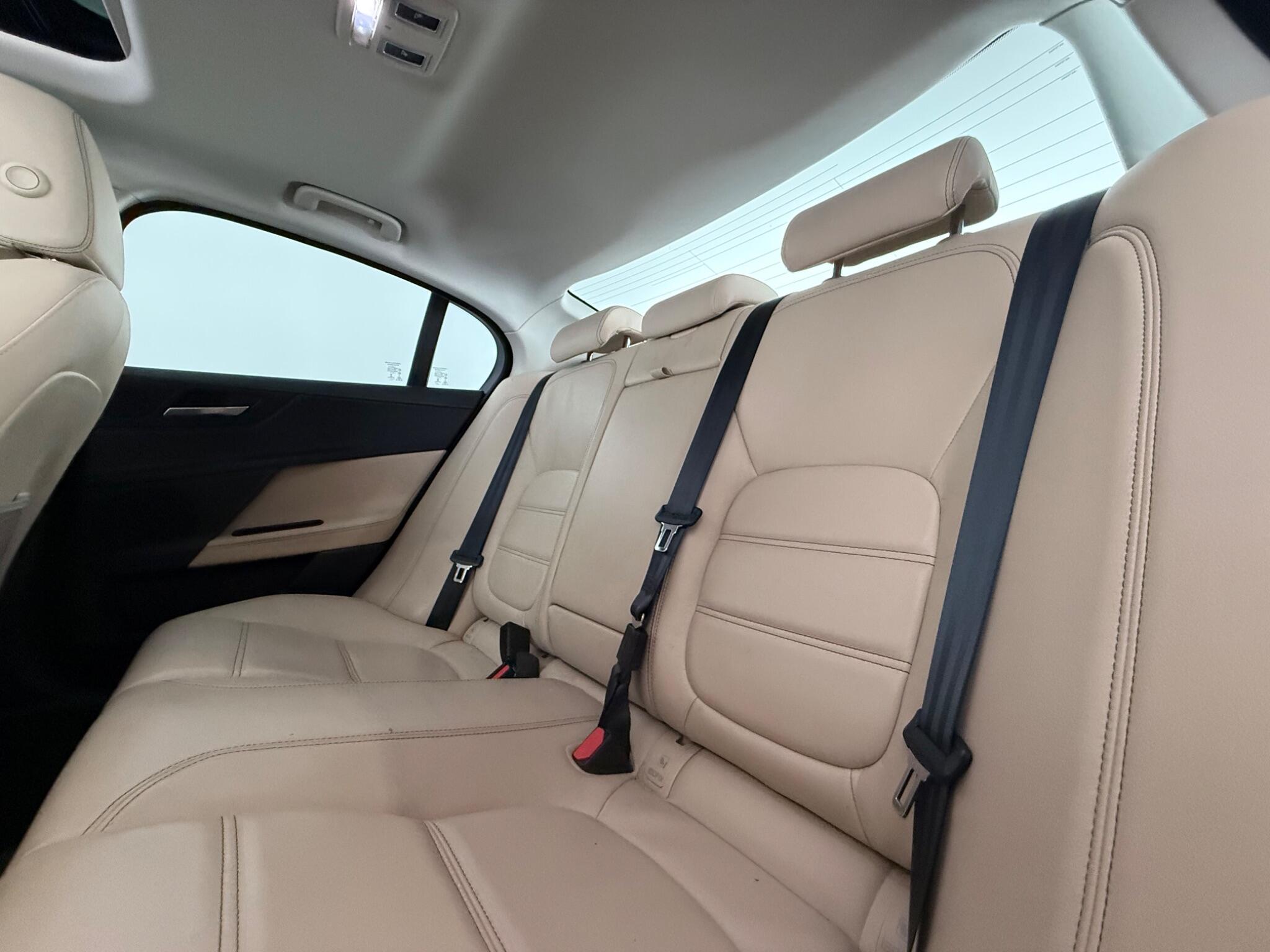 Jaguar Xe view 31