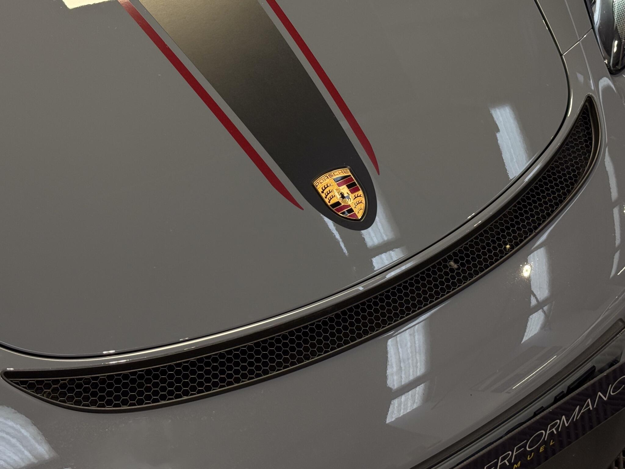 Porsche 718 Spyder view 11