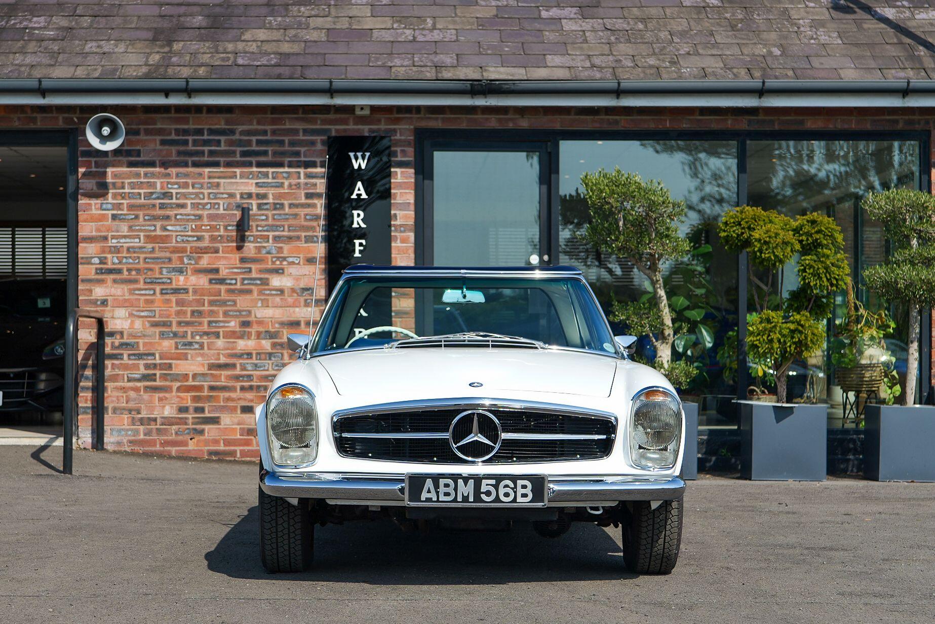 Mercedes-Benz 230 SL view 2
