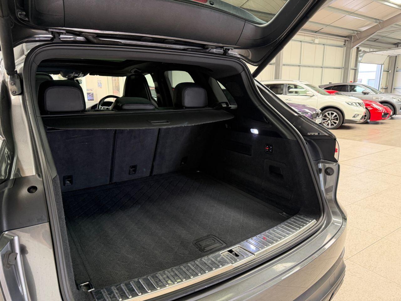 Porsche Cayenne view 35