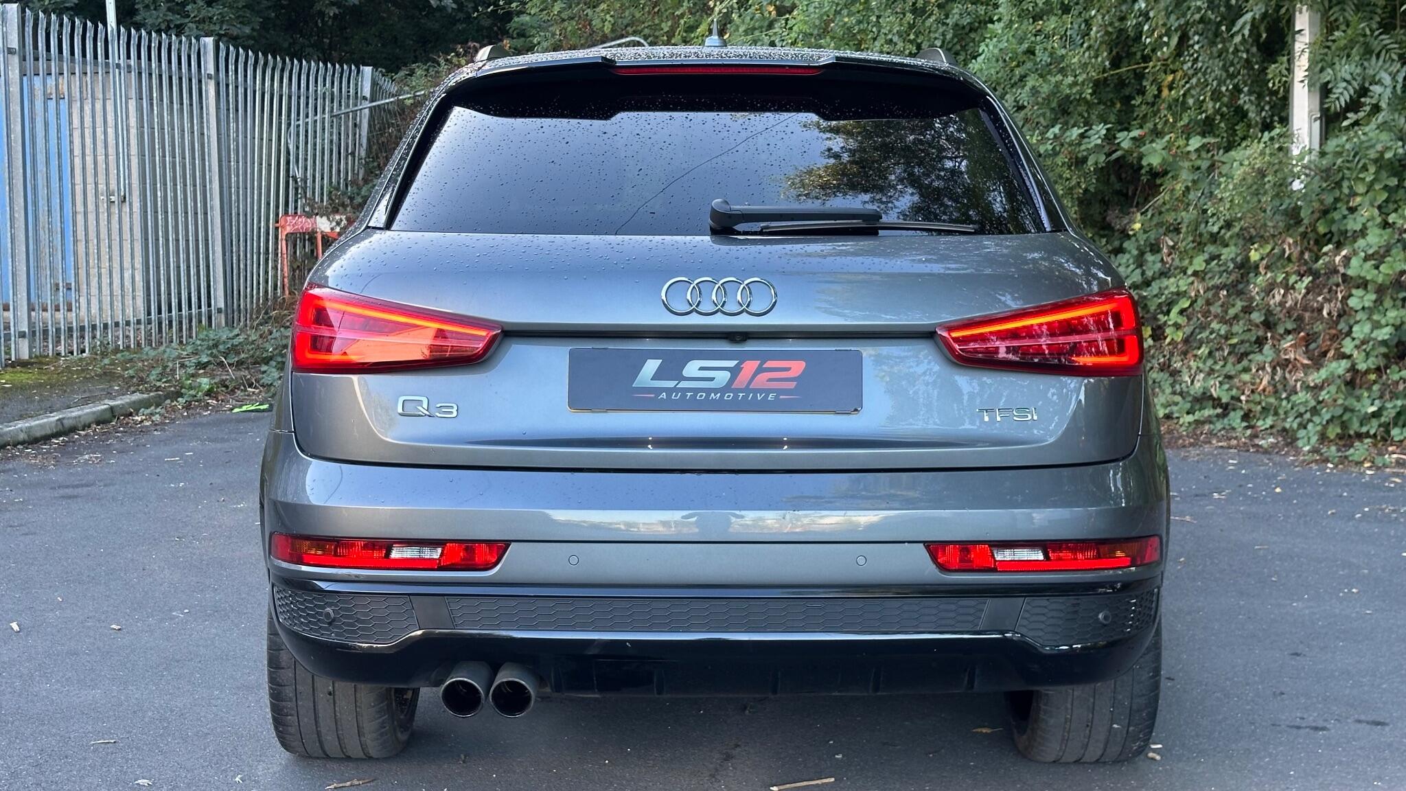 Audi Q3 view 11