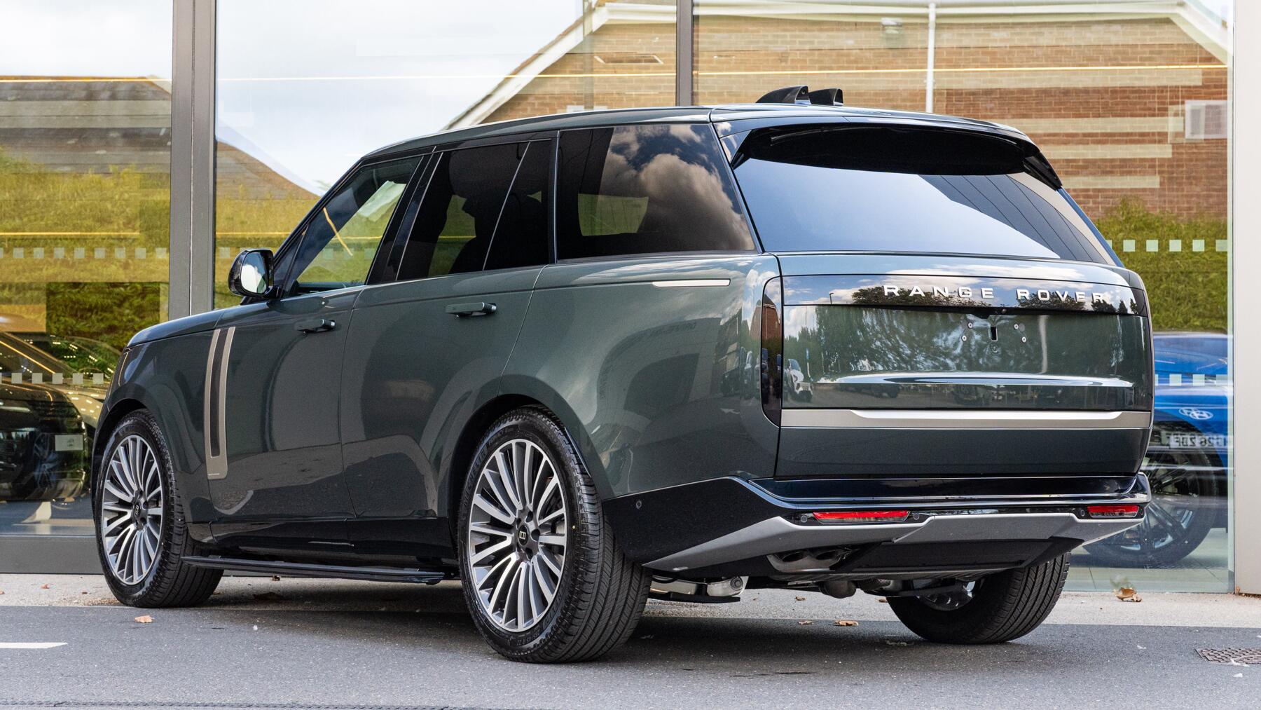 Land Rover Range Rover view 2