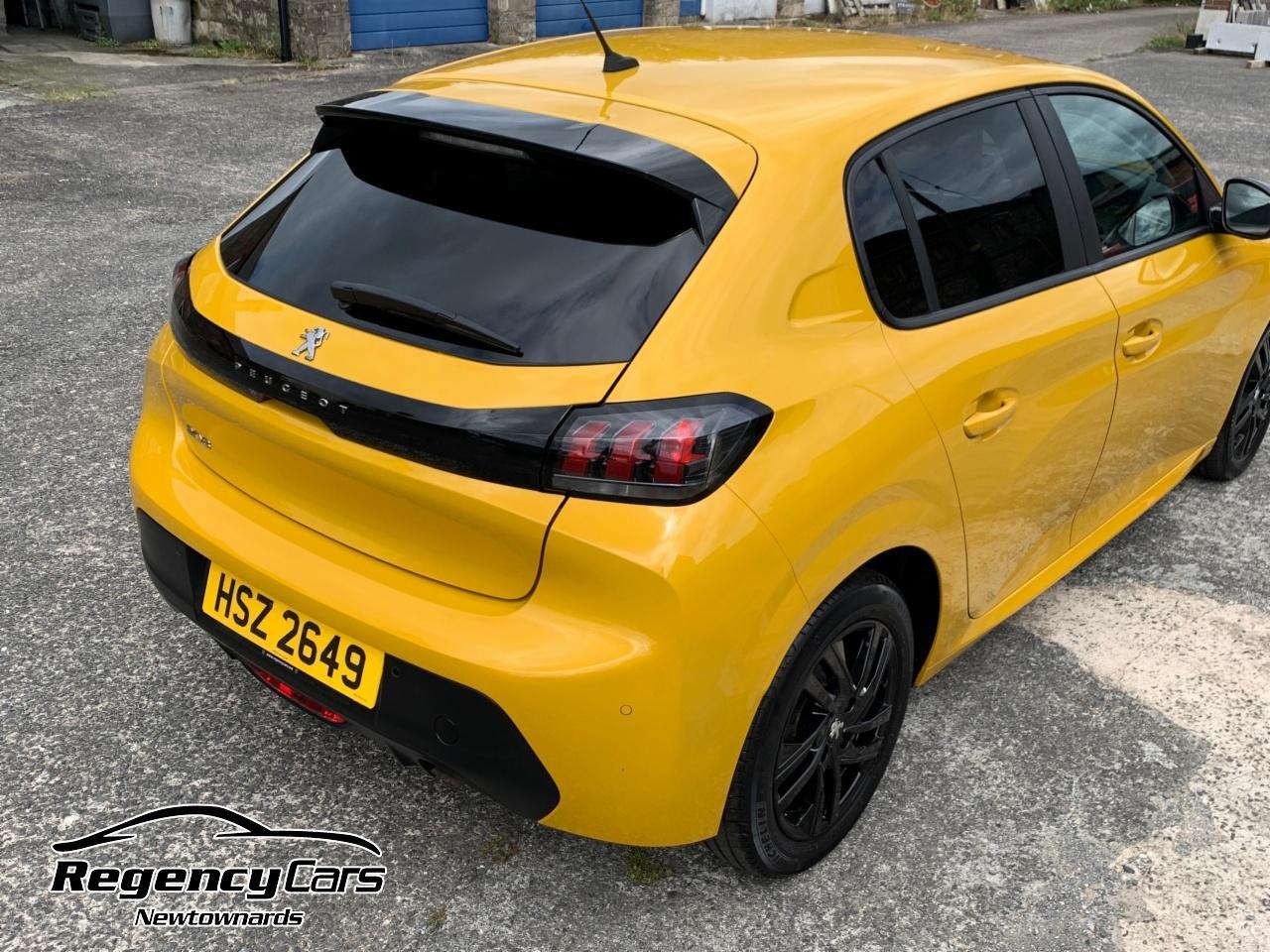 Peugeot 208 view 9