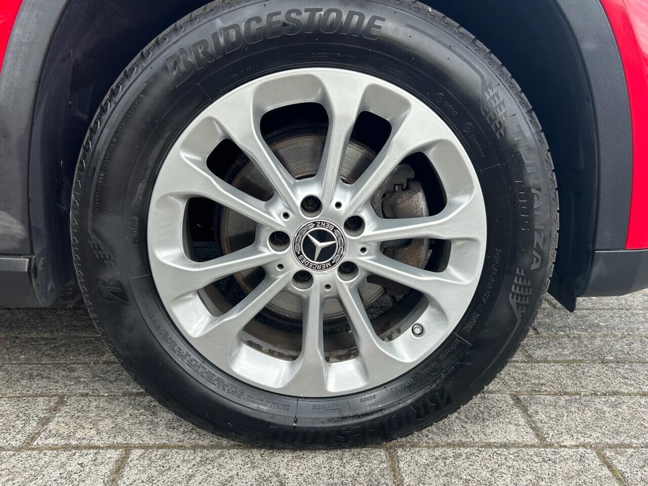 Mercedes-Benz GLA view 4