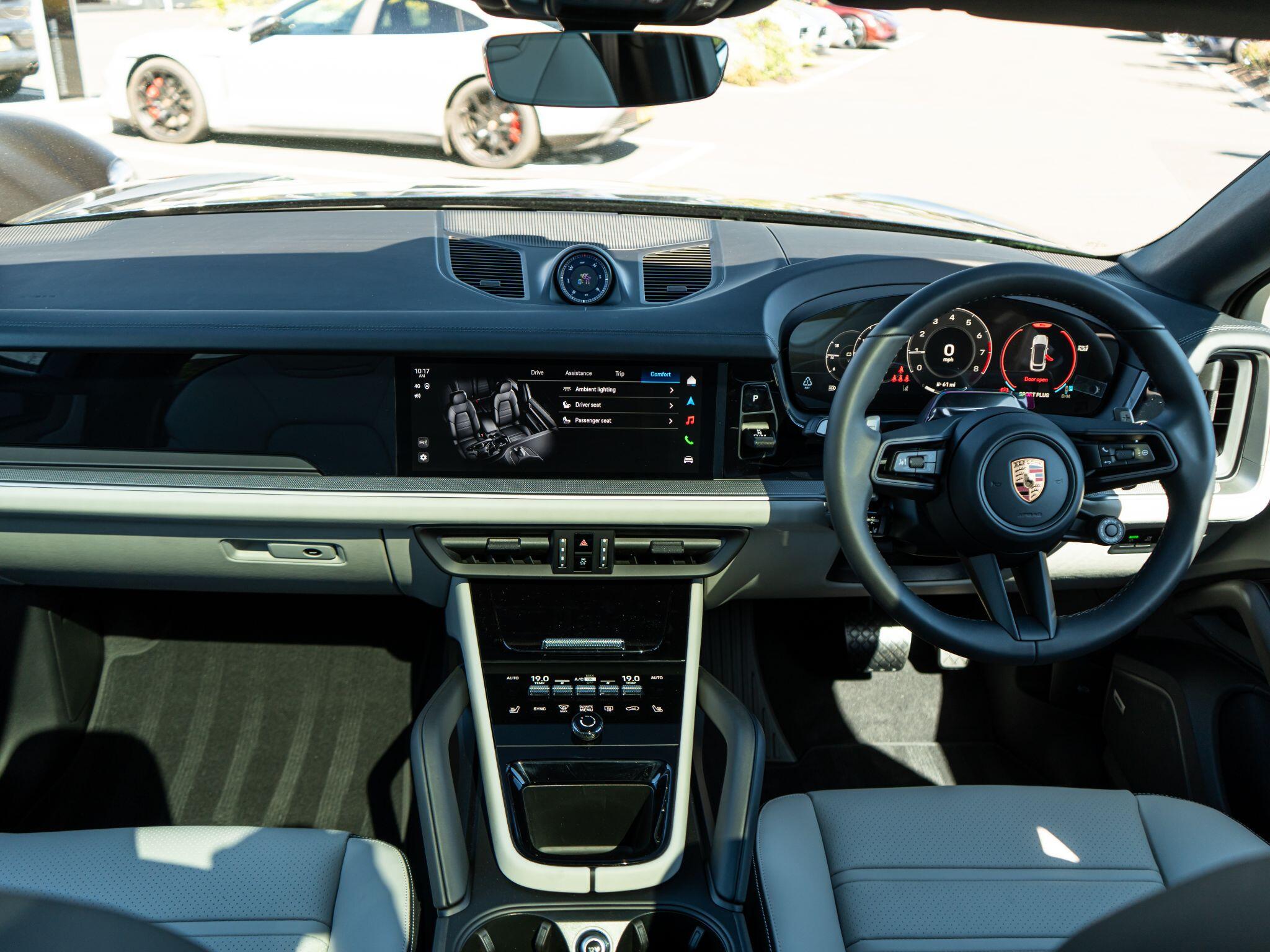 Porsche Cayenne view 18