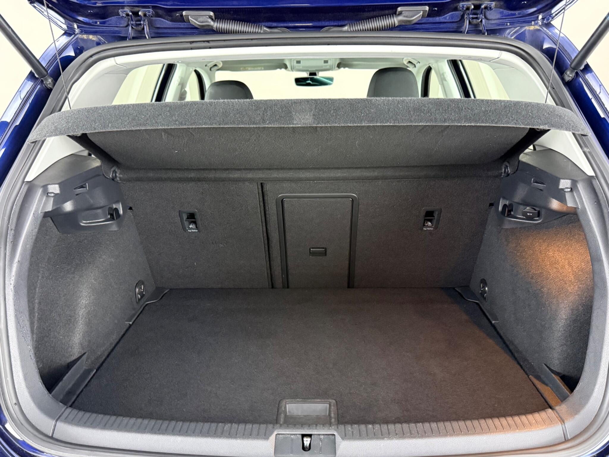 Volkswagen Golf view 10