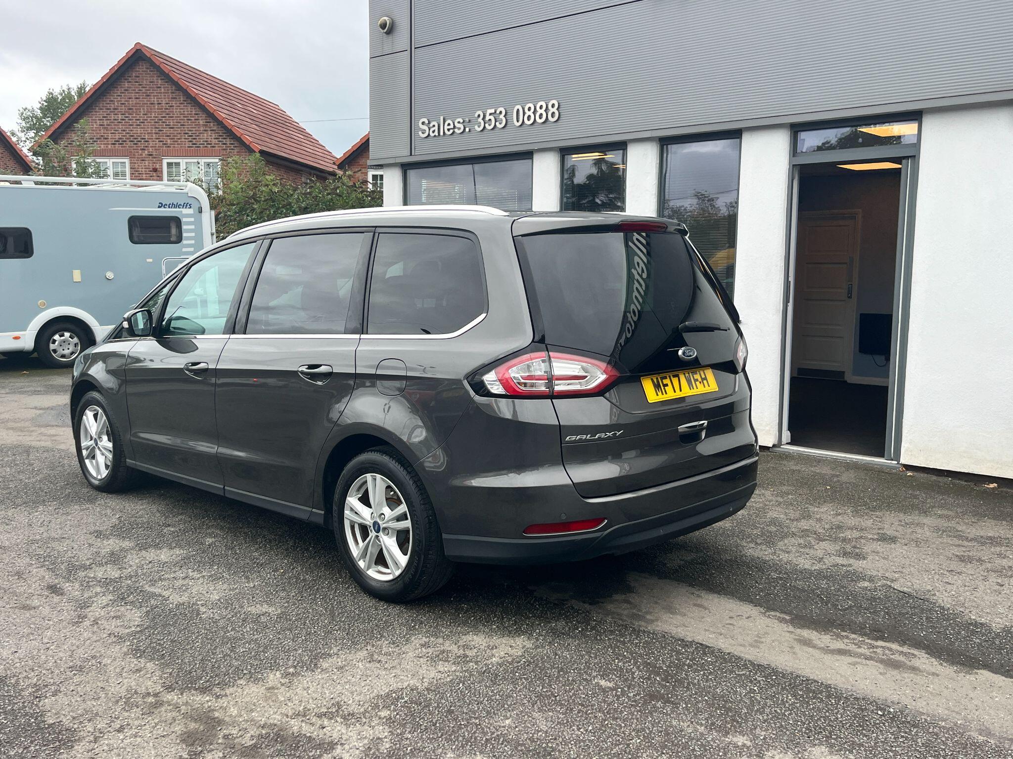 Ford Galaxy view 3