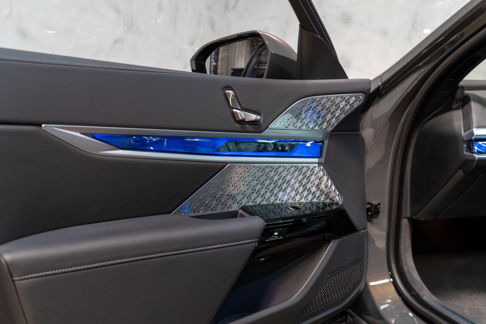 BMW 7 Series view 34