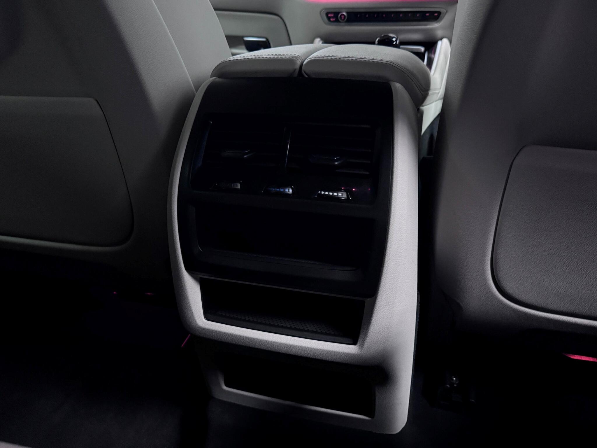 BMW X6 view 23