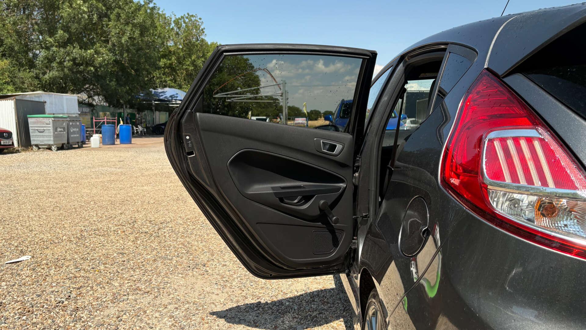 Ford Fiesta view 33