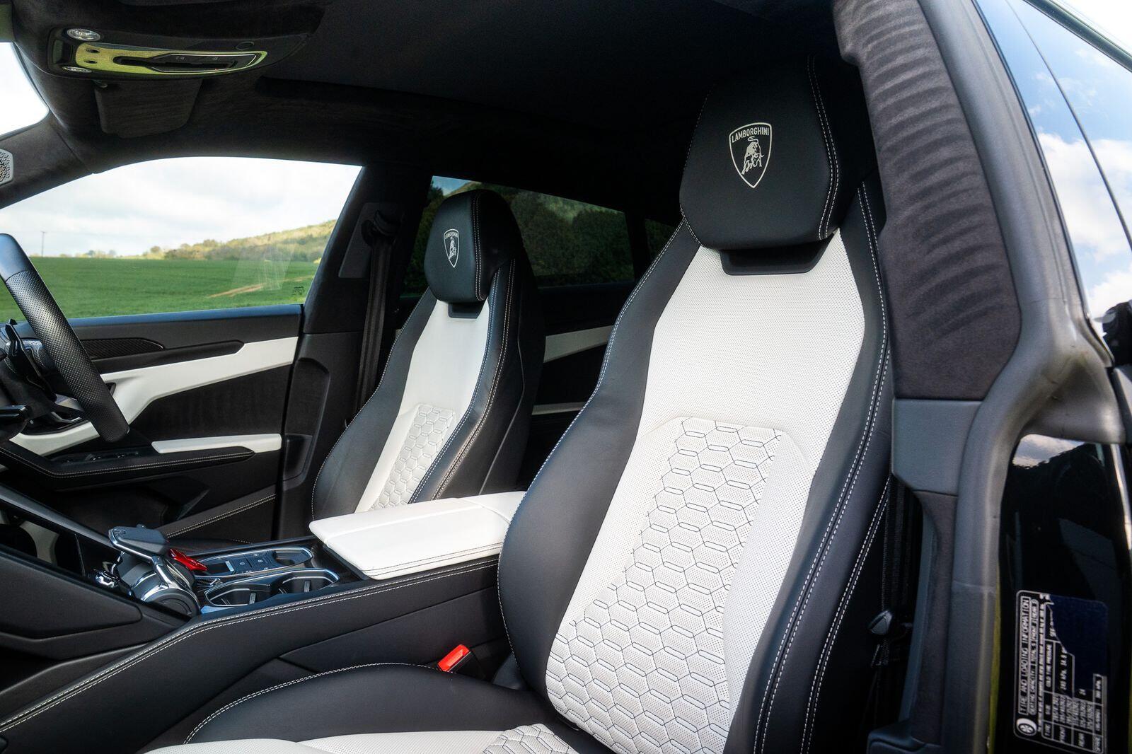 Lamborghini Urus view 39